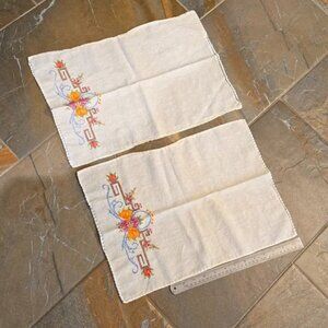 Set of 2 Vintage Linen Hand Towels 16 in x 12 in embroidered multicolor
